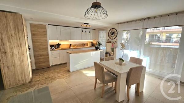 Appartement F3 à vendre  3 pièces - 69 m 2   STE MAXIME  - 83