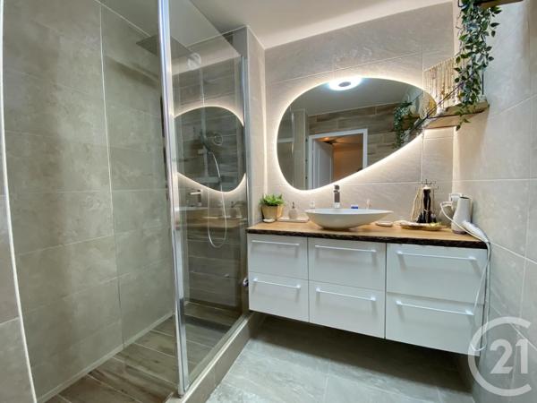 Appartement F3 à vendre  3 pièces - 69 m 2   STE MAXIME  - 83