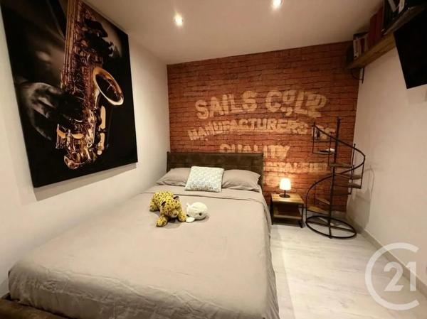 Maison à vendre  6 pièces - 138,96 m 2   LES ISSAMBRES  - 83