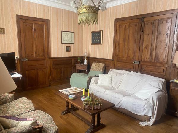 Propriété - 282m² - 14 pièces