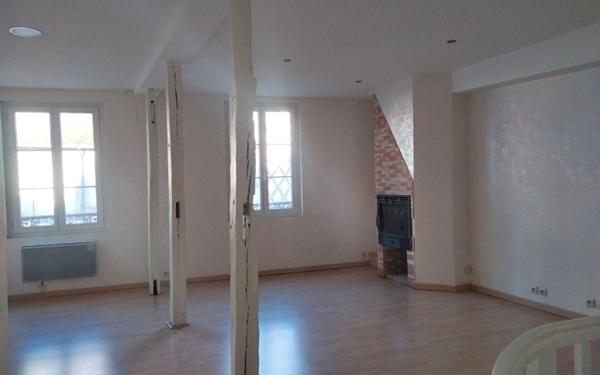 Immeuble à vendre    3 pièces •  Bourges