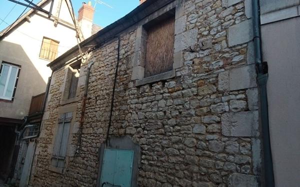 Immeuble à vendre    3 pièces •  Bourges