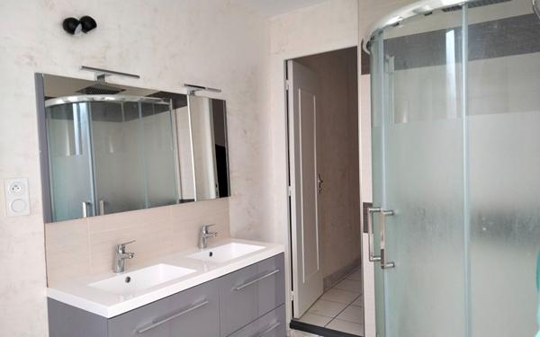 Immeuble à vendre    3 pièces •  Bourges