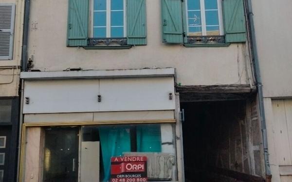 Immeuble à vendre    3 pièces •  Bourges