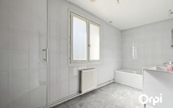 Maison à vendre    6 pièces •  Pont-Sainte-Maxence