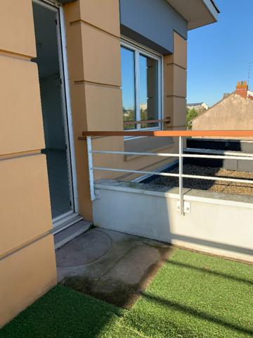 T2 cosy au dernier étage avec balcon et parking,  
Nantes 44300