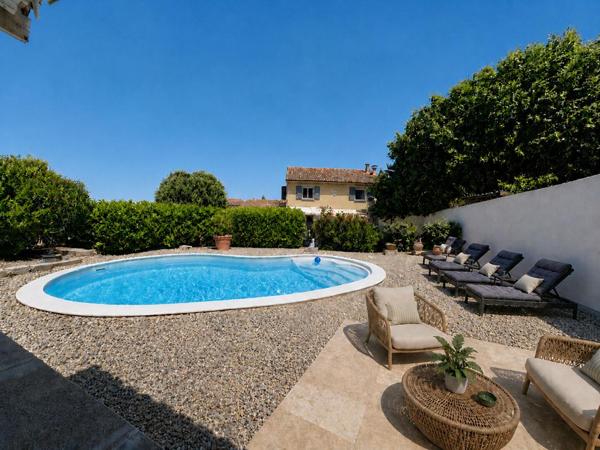 St Rémy de Provence - Mas à fort potentiel - 200 m²  avec dépendances, piscine, poolhouse, garage isolé