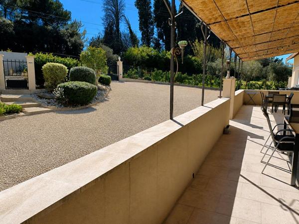 St Rémy de Provence - Mas à fort potentiel - 200 m²  avec dépendances, piscine, poolhouse, garage isolé