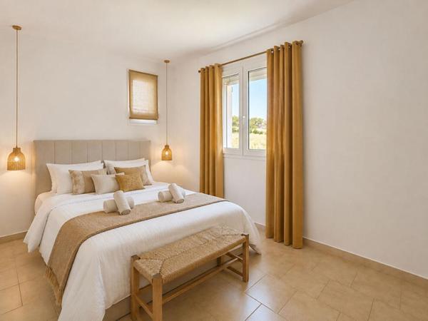 St Rémy de Provence - Mas à fort potentiel - 200 m²  avec dépendances, piscine, poolhouse, garage isolé