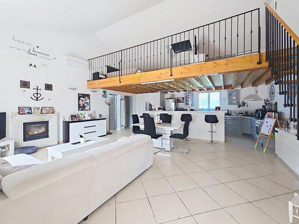 St Rémy de Provence - Mas à fort potentiel - 200 m²  avec dépendances, piscine, poolhouse, garage isolé