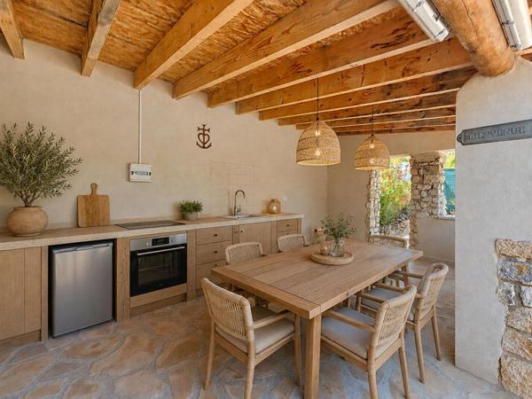 St Rémy de Provence - Mas à fort potentiel - 200 m²  avec dépendances, piscine, poolhouse, garage isolé