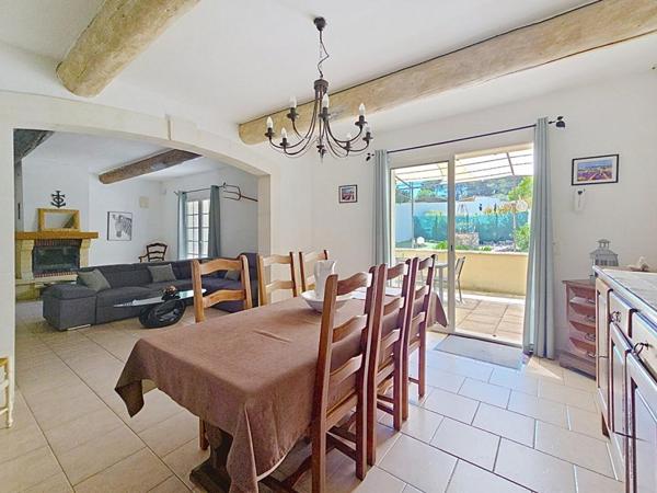 St Rémy de Provence - Mas à fort potentiel - 200 m²  avec dépendances, piscine, poolhouse, garage isolé