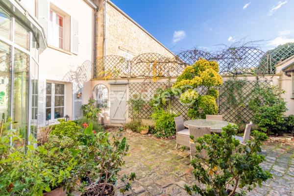 Maison à vendre 9 pièces de 270 m² à Vauréal