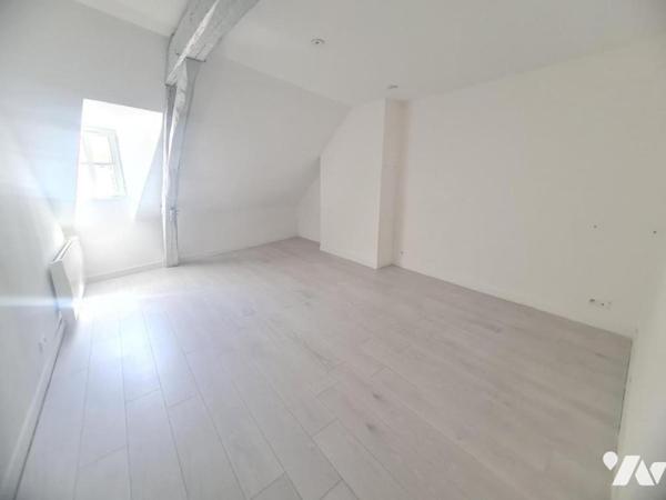 MAISON DE VILLE - A VENDRE - MONTOIRE/ LOIR (41800)