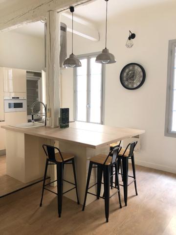 AIX EN PROVENCE -  A LOUER - T3 MEUBLE en coeur de ville a deux pas de la rotonde -climatisé