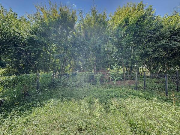 Rare à Voiron, T2 de plain-pied avec jardin et parking dans résidence récente