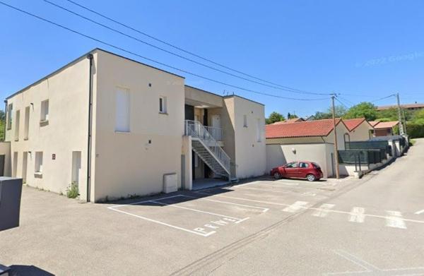 Rare à Voiron, T2 de plain-pied avec jardin et parking dans résidence récente