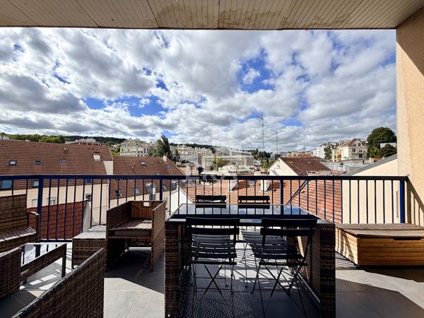 Sèvres - Centre-ville - Appartement familial en triplex de 124 m² avec terrasse