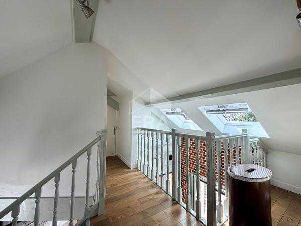 Sèvres - Centre-ville - Appartement familial en triplex de 124 m² avec terrasse