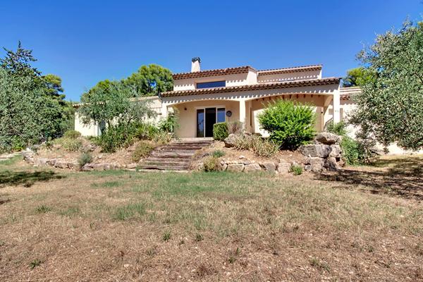 A LOUER EN EXCLUSIVITÉ , VILLA 3 CHAMBRES CONTEMPORAINE D'EXCEPTION À TRANS-EN-PROVENCE