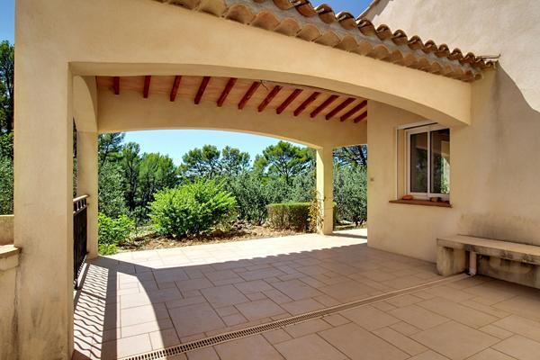 A LOUER EN EXCLUSIVITÉ , VILLA 3 CHAMBRES CONTEMPORAINE D'EXCEPTION À TRANS-EN-PROVENCE