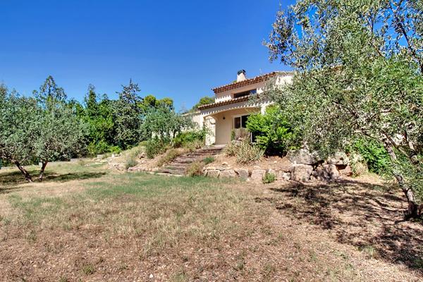 A LOUER EN EXCLUSIVITÉ , VILLA 3 CHAMBRES CONTEMPORAINE D'EXCEPTION À TRANS-EN-PROVENCE