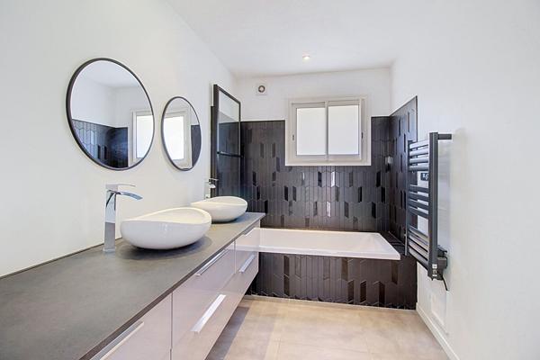 A LOUER EN EXCLUSIVITÉ , VILLA 3 CHAMBRES CONTEMPORAINE D'EXCEPTION À TRANS-EN-PROVENCE