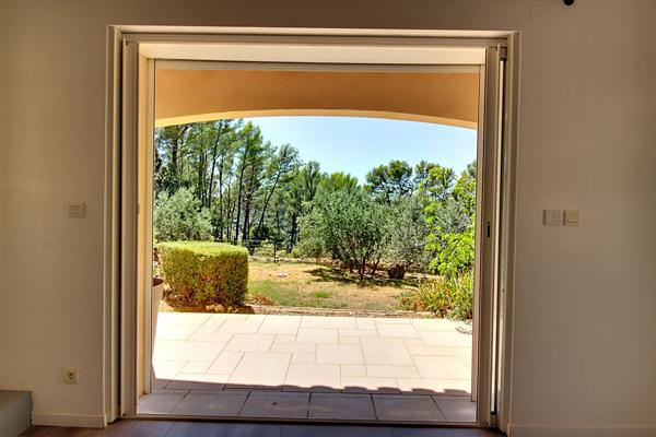A LOUER EN EXCLUSIVITÉ , VILLA 3 CHAMBRES CONTEMPORAINE D'EXCEPTION À TRANS-EN-PROVENCE