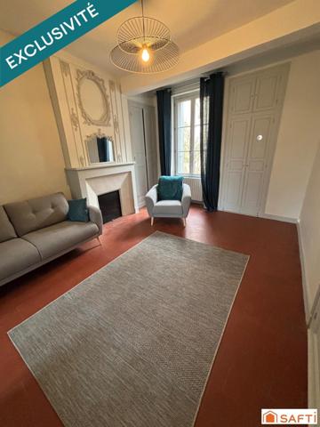 Maison de ville , idéalement situé , a 2h30 de Paris.