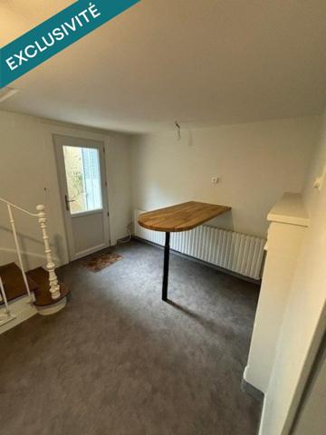 Maison de ville , idéalement situé , a 2h30 de Paris.