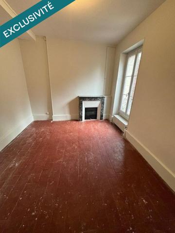 Maison de ville , idéalement situé , a 2h30 de Paris.