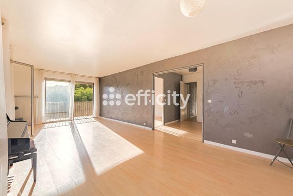 Appartement
         5 pièces
        - 102 m² 169 900 € *