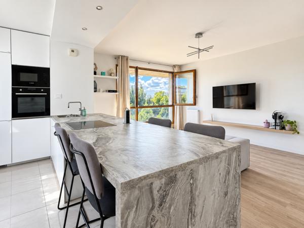 Appartement
         3 pièces
        - 70 m² Exclusivité 335 000 € *