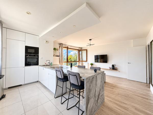 Appartement
         3 pièces
        - 70 m² Exclusivité 335 000 € *