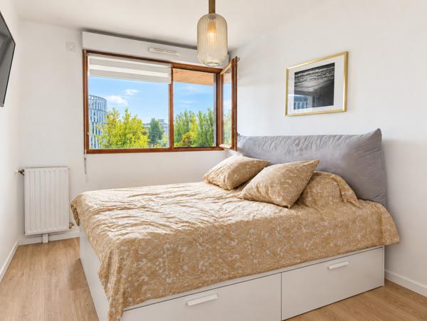 Appartement
         3 pièces
        - 70 m² Exclusivité 335 000 € *
