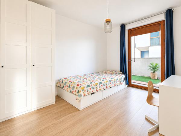 Appartement
         3 pièces
        - 70 m² Exclusivité 335 000 € *