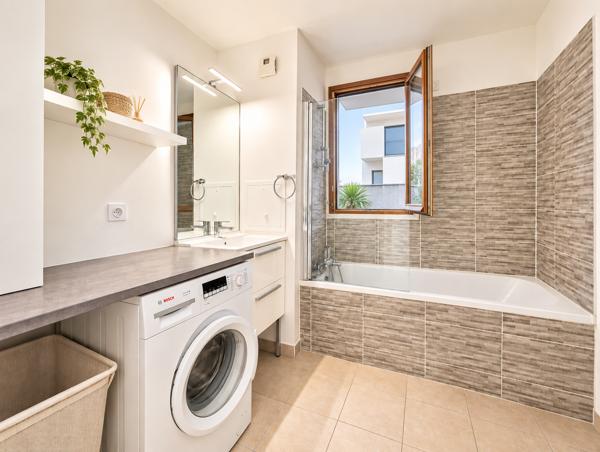 Appartement
         3 pièces
        - 70 m² Exclusivité 335 000 € *