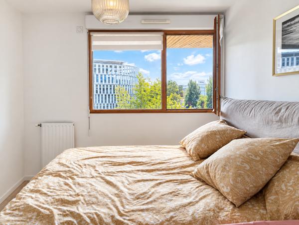 Appartement
         3 pièces
        - 70 m² Exclusivité 335 000 € *