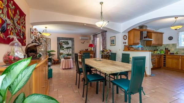 Villa provençale avec piscine sur 1 560 m² arborés
