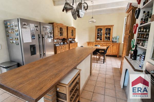 Maison spacieuse 8 pièces à vendre à Orange - 276m² - 2040m² de terrain