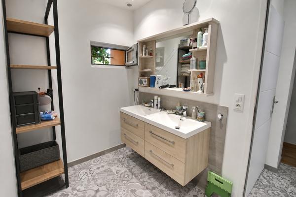 Maison spacieuse 8 pièces à vendre à Orange - 276m² - 2040m² de terrain