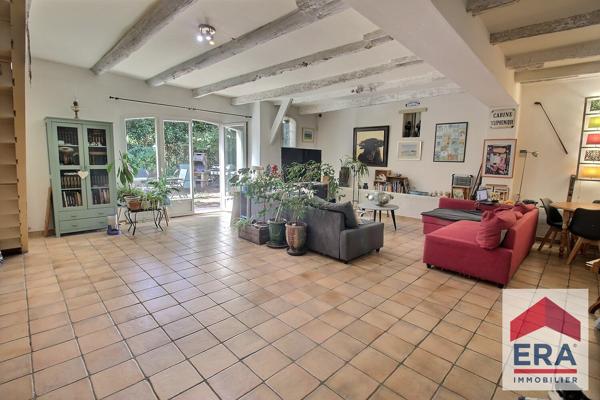 Maison spacieuse 8 pièces à vendre à Orange - 276m² - 2040m² de terrain