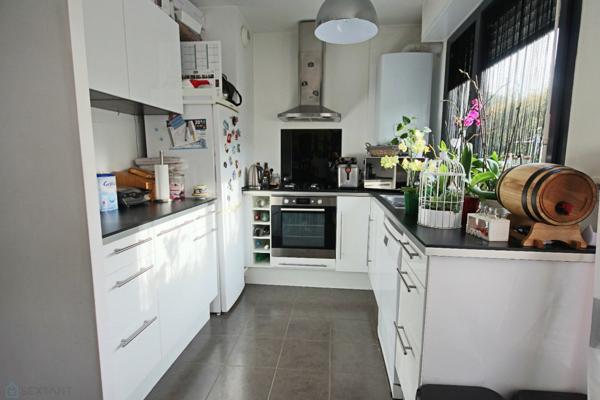 Beau F2 50 m2 avec jardin de 25 m2 résidence récente 2010