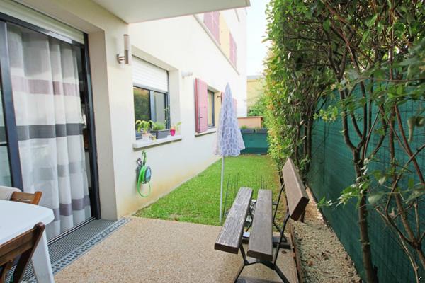 Beau F2 50 m2 avec jardin de 25 m2 résidence récente 2010