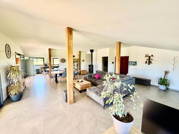 Propriété avec fort potentiel professionnel et équestre , 4,6 hectares, importantes dépendances, Saint Martin D Ordon 370 m2