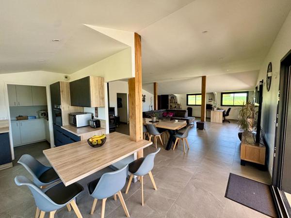 Propriété avec fort potentiel professionnel et équestre , 4,6 hectares, importantes dépendances, Saint Martin D Ordon 370 m2