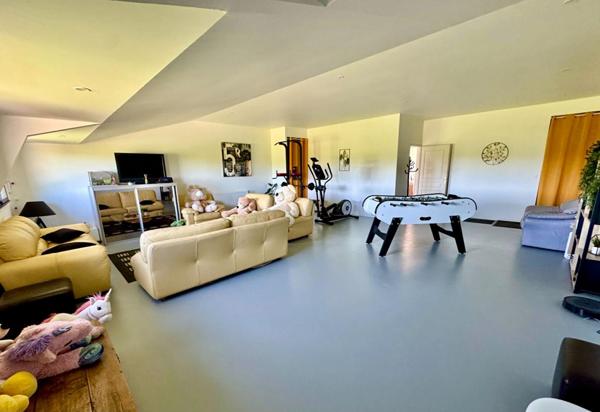 Propriété avec fort potentiel professionnel et équestre , 4,6 hectares, importantes dépendances, Saint Martin D Ordon 370 m2
