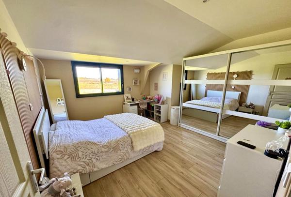 Propriété avec fort potentiel professionnel et équestre , 4,6 hectares, importantes dépendances, Saint Martin D Ordon 370 m2