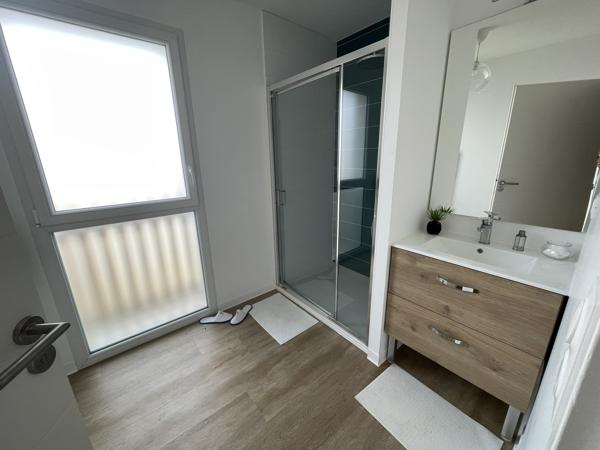 T2 récent avec beau balcon. Toutes les caractéristiques