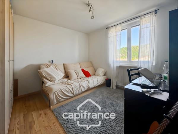 Maison à vendre 7 pièces SAINT JEAN DE MUZOLS (07)